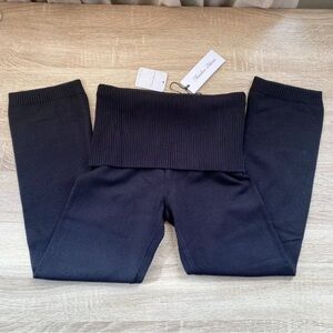 NWT Frankies Bikinis Milo Cloud Knit Foldover Capri Leggings Black Medium